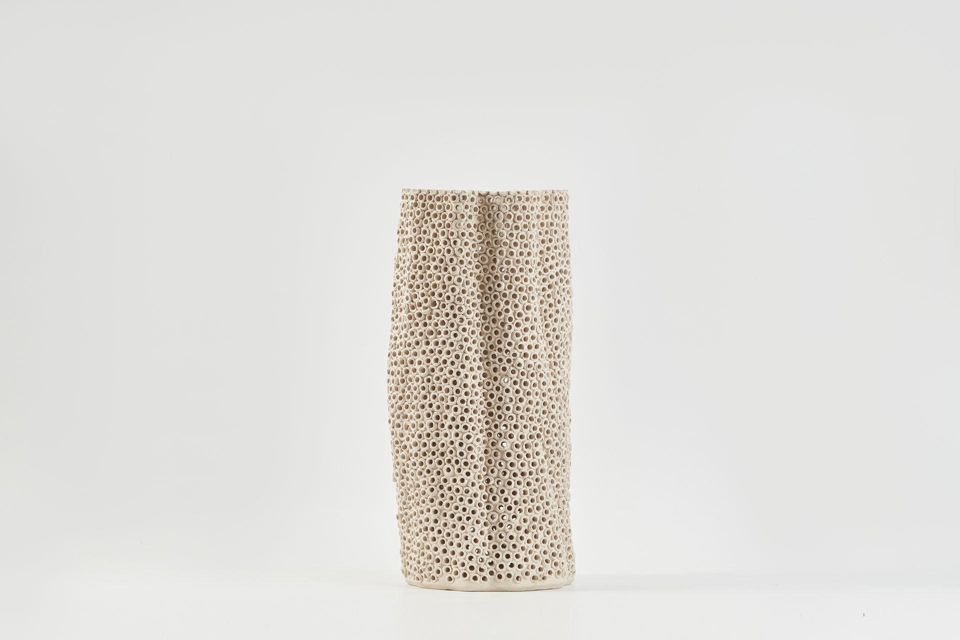 THE FOUNDRY CORALITE VASE SAND MEDIUM