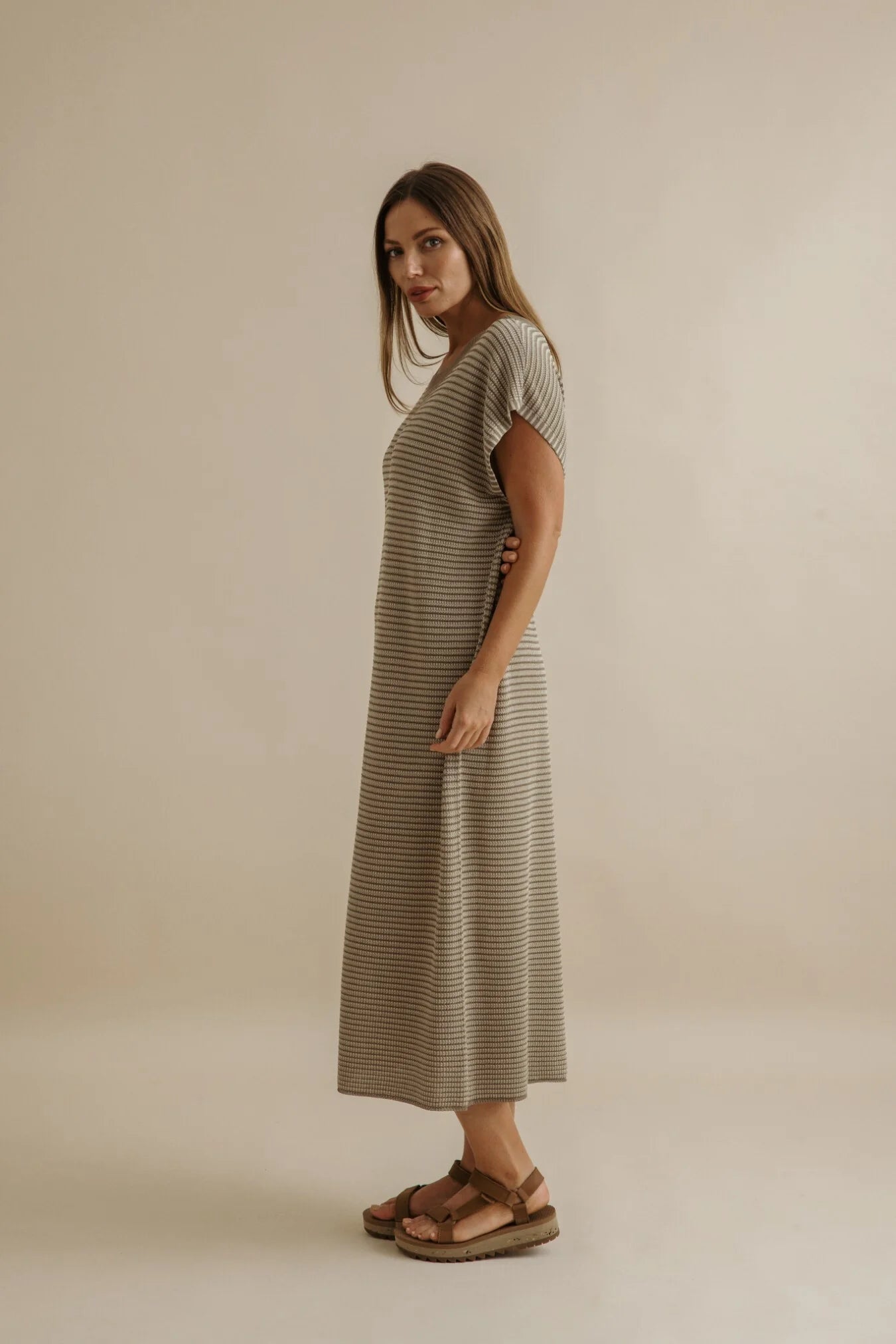 TALAMAYA LATTICE KNITTED DRESS KHAKI & GOLD