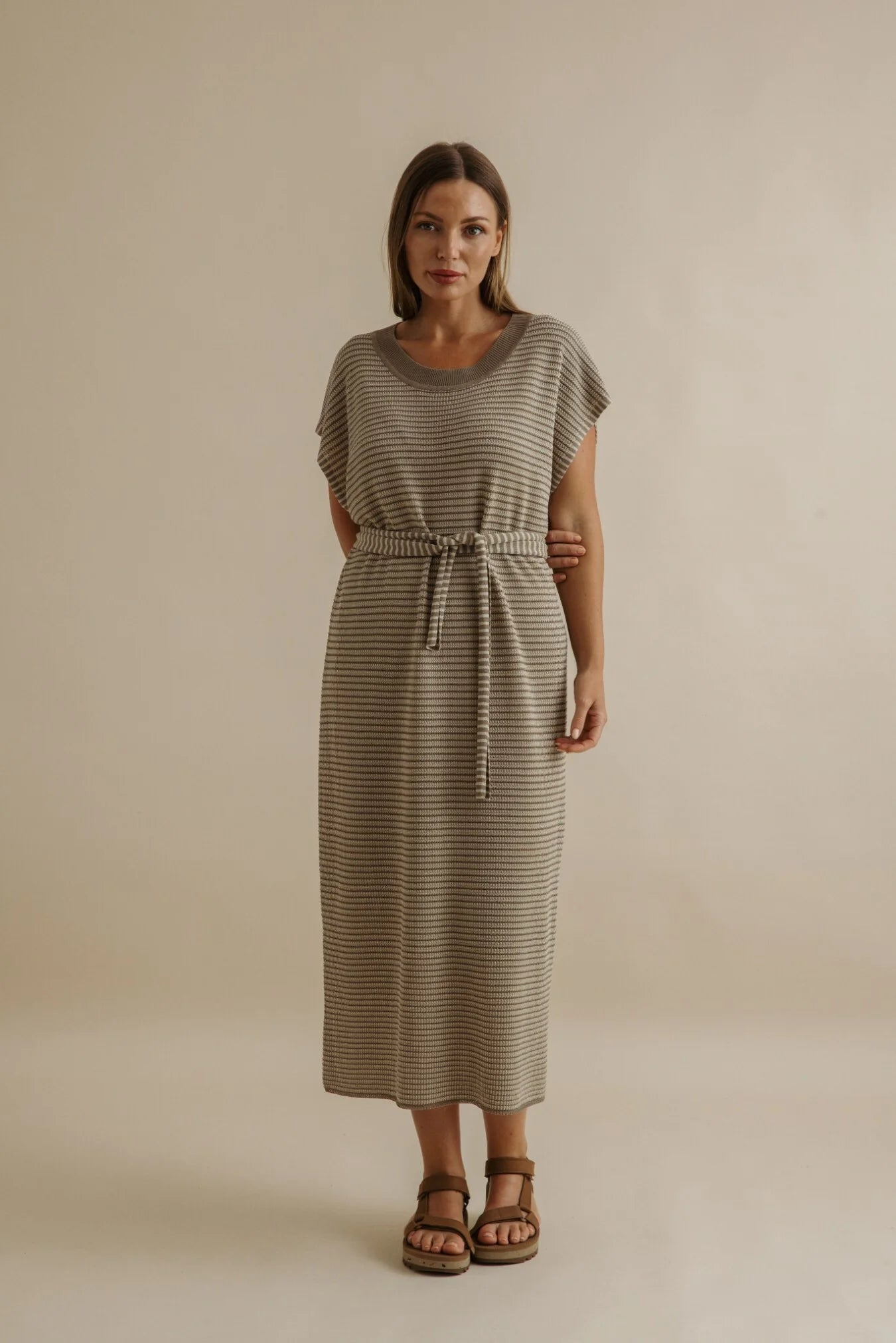 TALAMAYA LATTICE KNITTED DRESS KHAKI & GOLD