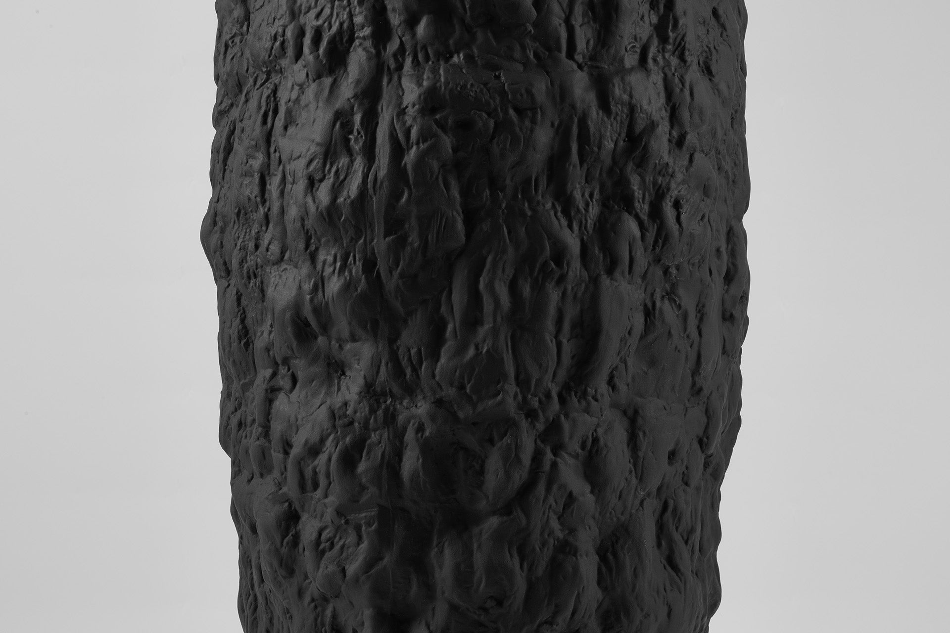 THE FOUNDRY MACHE VASE EBONY LARGE