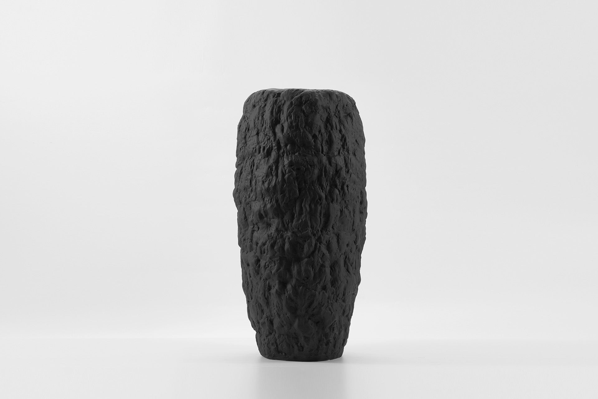 THE FOUNDRY MACHE VASE EBONY LARGE