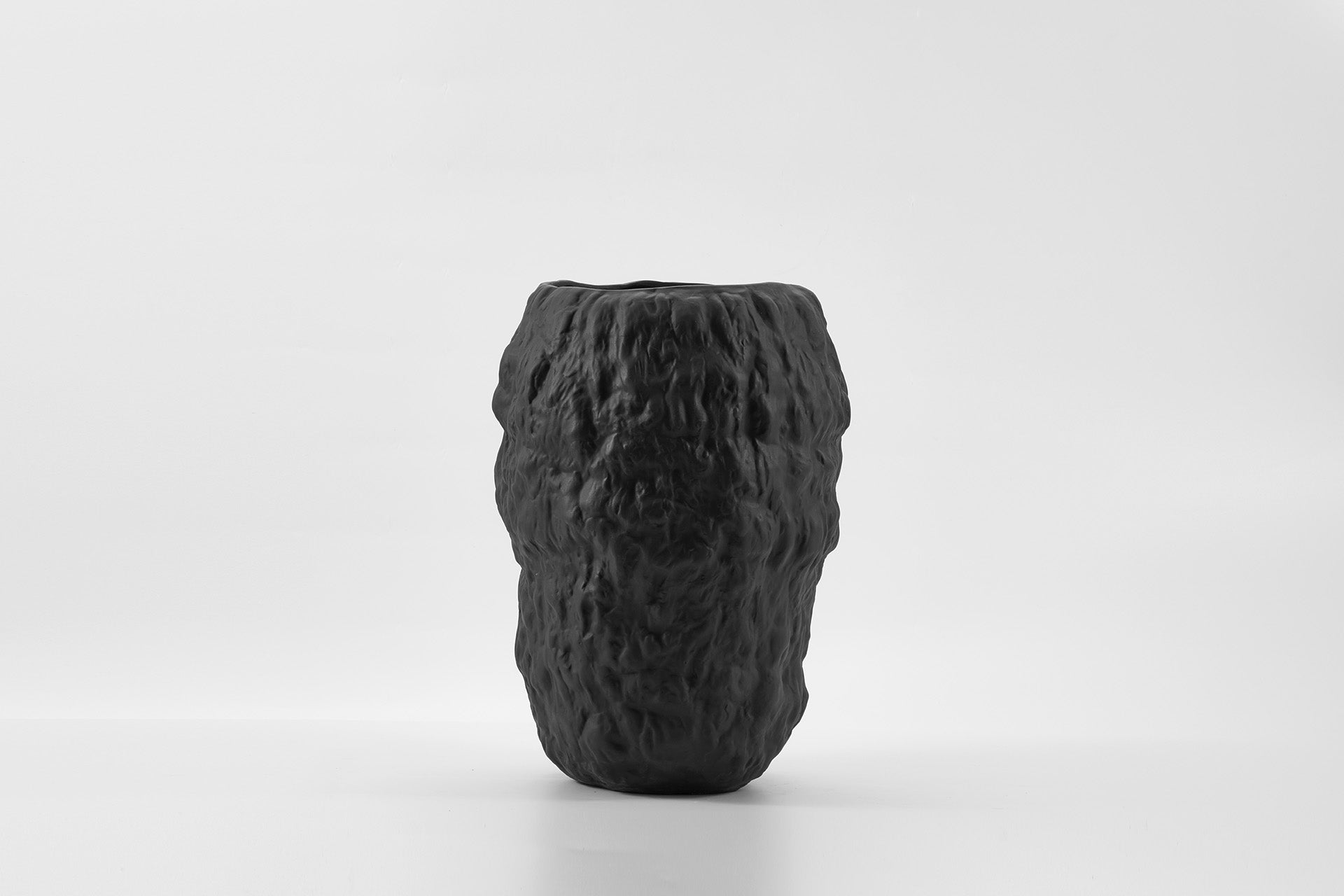THE FOUNDRY MACHE VASE MEDIUM - EBONY