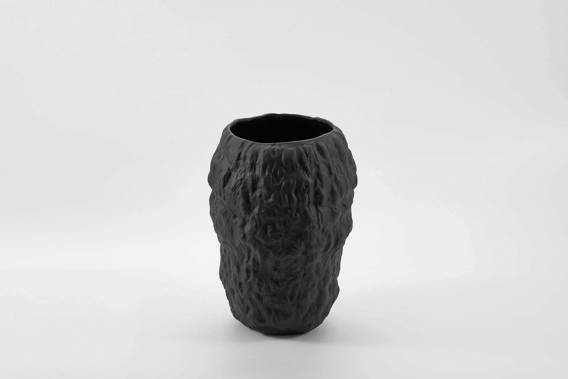 THE FOUNDRY MACHE VASE MEDIUM - EBONY