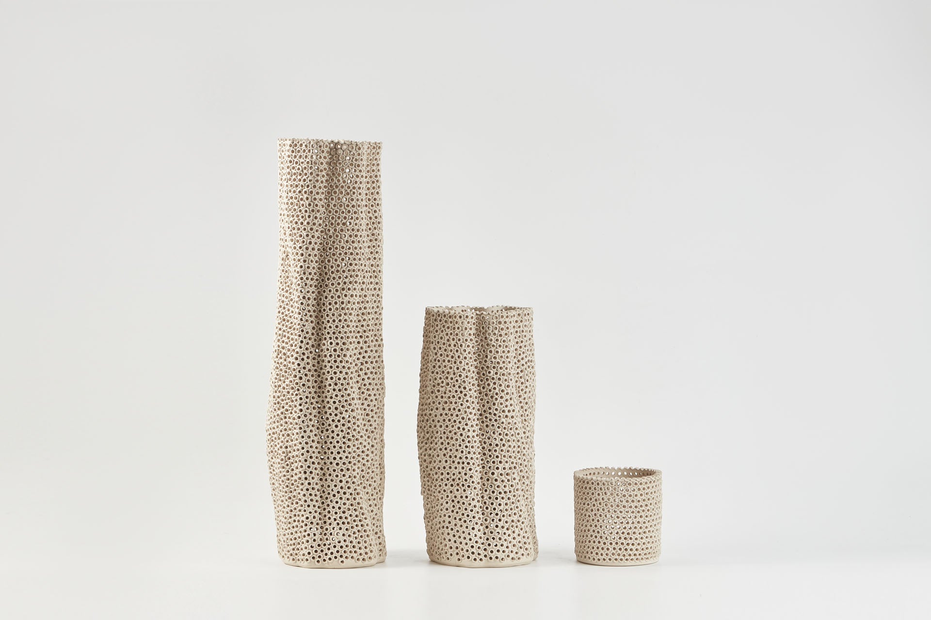 THE FOUNDRY CORALITE VASE SAND MEDIUM