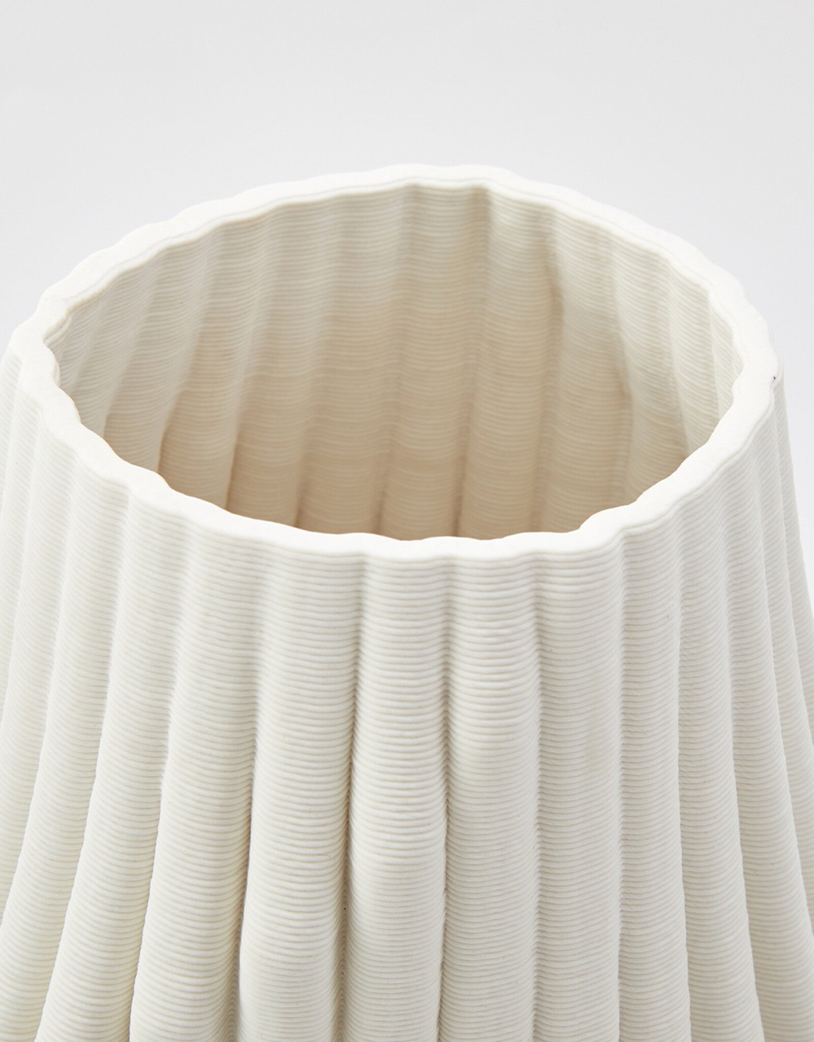 THE FOUNDRY PLUME VASE SMALL IVORY