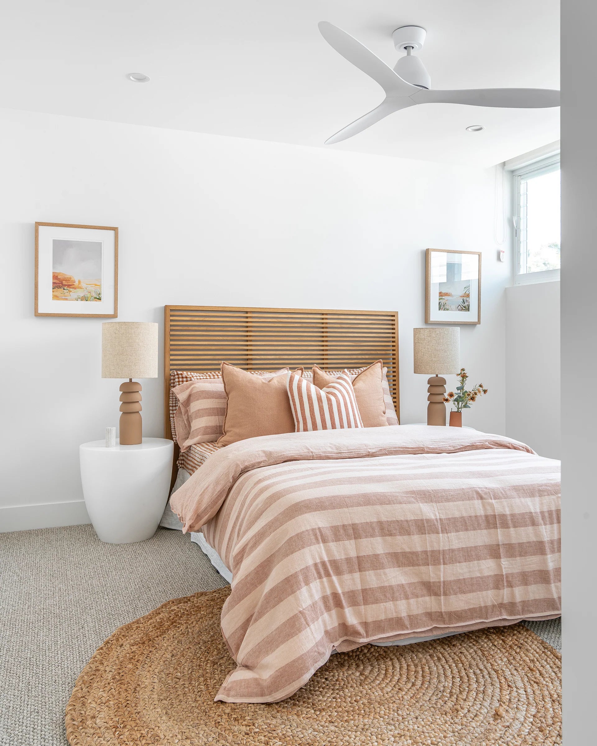 UNIQWA KLOP PALM CUT SIDE TABLE - WHITE