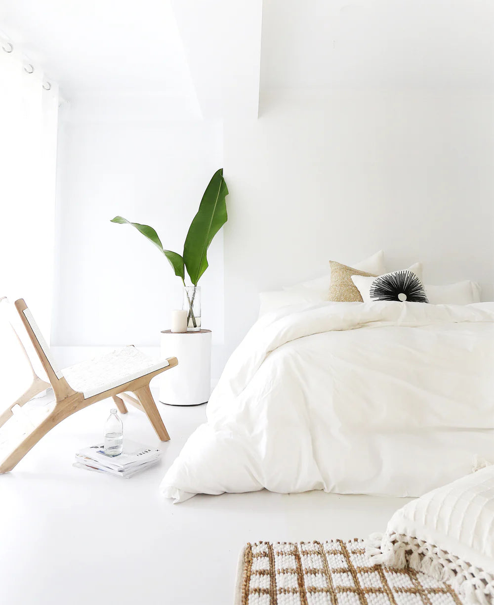 UNIQWA LOG STOOL WHITE