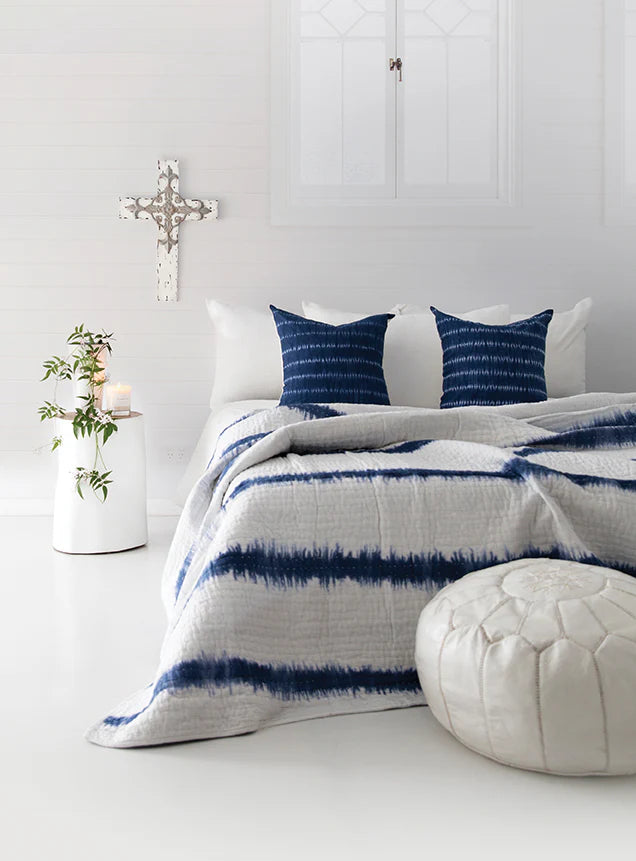 UNIQWA LOG STOOL WHITE