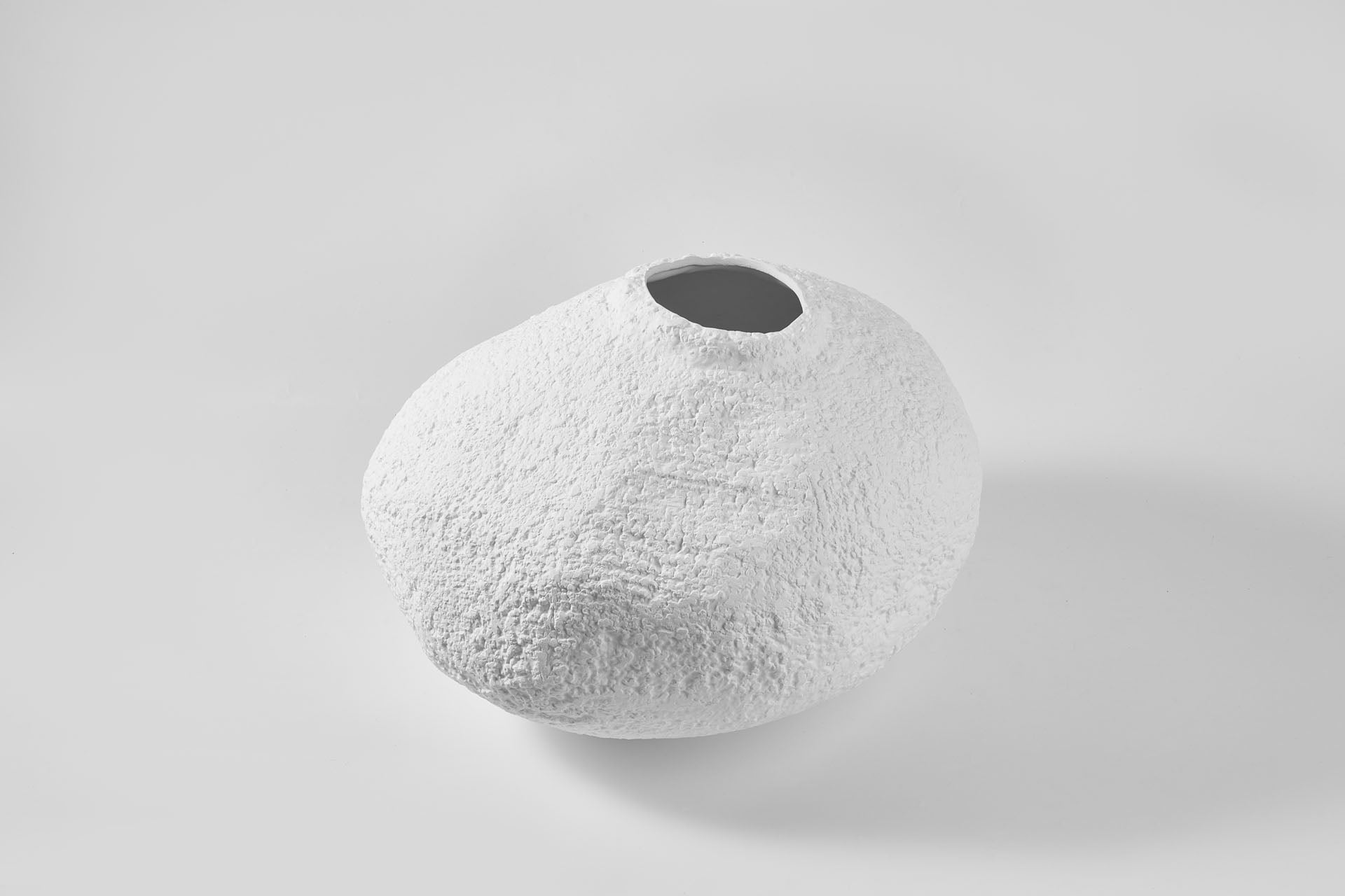 THE FOUNDRY URCHIN VASE PLASTER MEDIUM