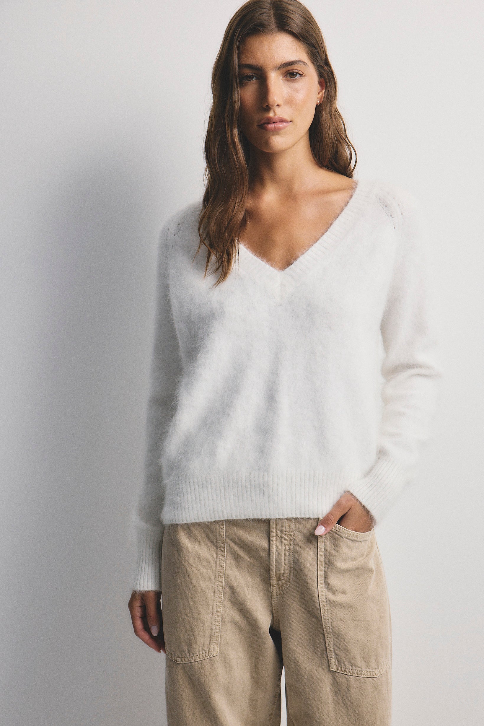 WORLD OF NOMADS OLIVIA CASHMERE V NECK KNIT SNOW