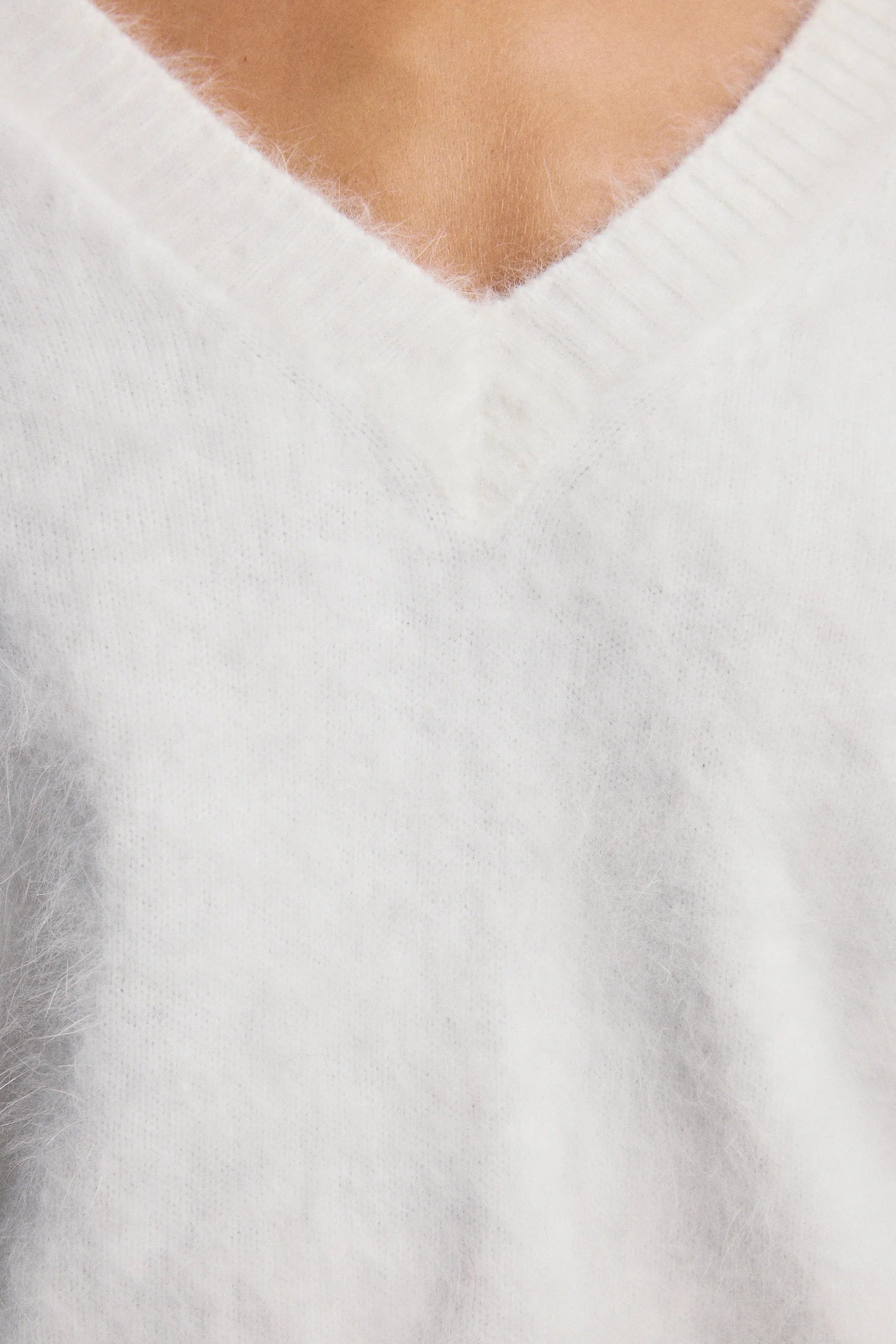 WORLD OF NOMADS OLIVIA CASHMERE V NECK KNIT SNOW