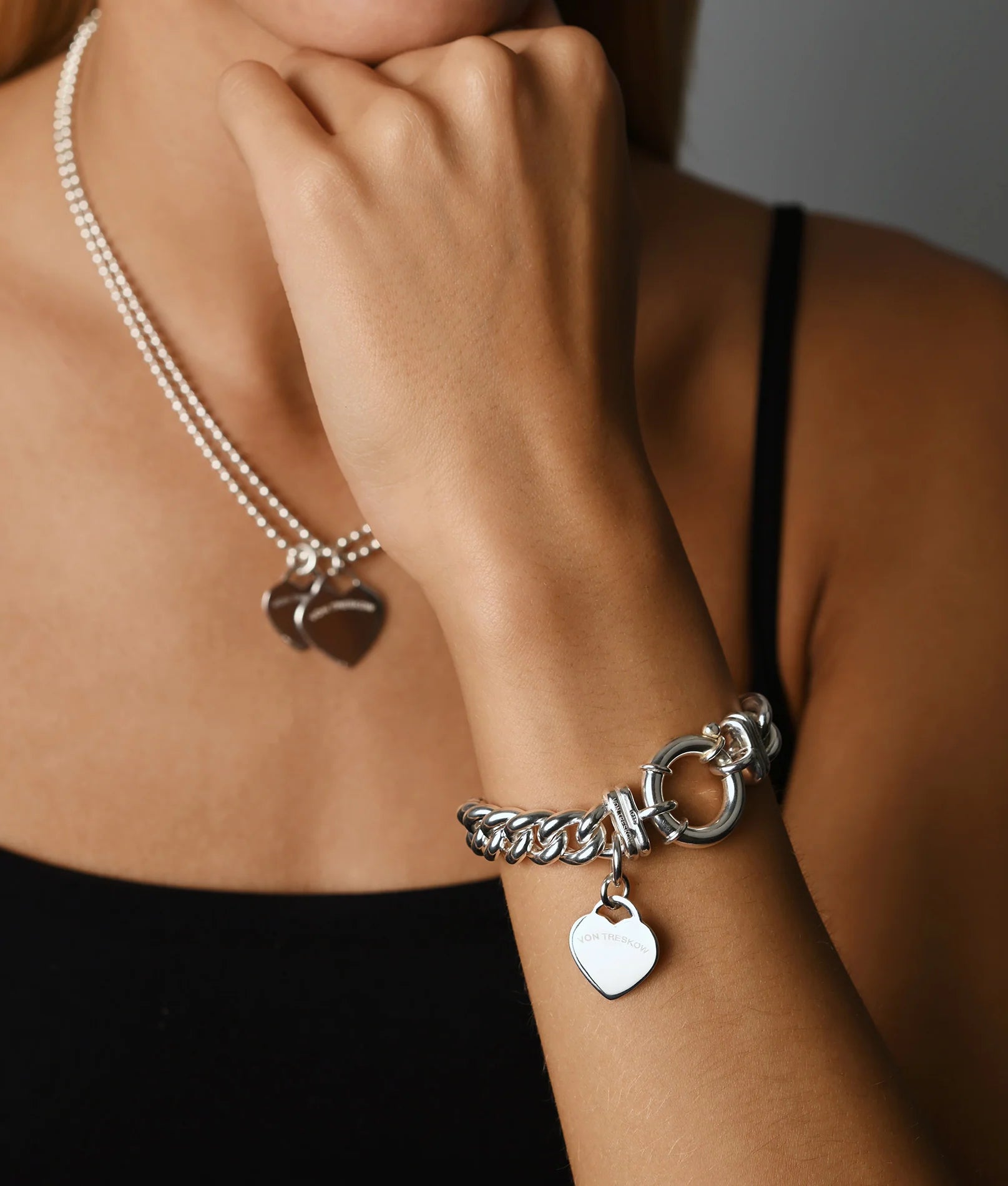 VON TRESKOW SMALL MAMA BOLT BRACELET WITH FLAT HEART SILVER
