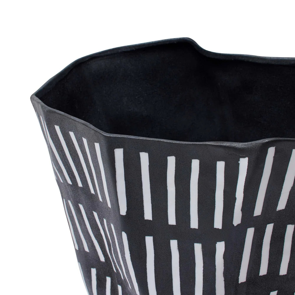 HORGANS EMI VASE - BLACK & WHITE