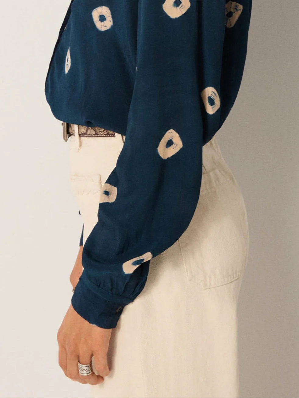 MAISON HOTEL ARIA BLOUSE LAPISLAZULI