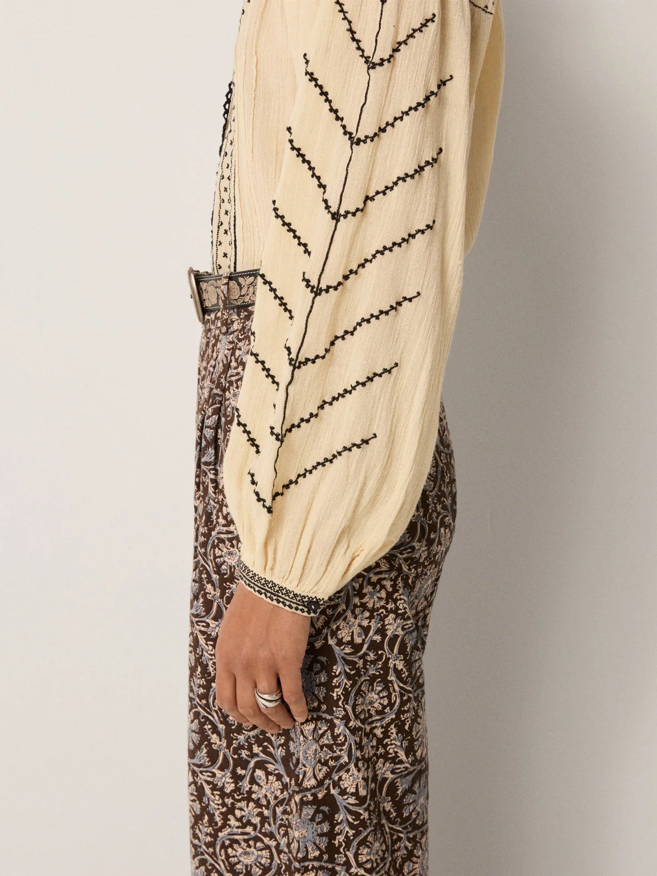 MAISON HOTEL RINGO BLOUSE PETIT CROIX IVORY