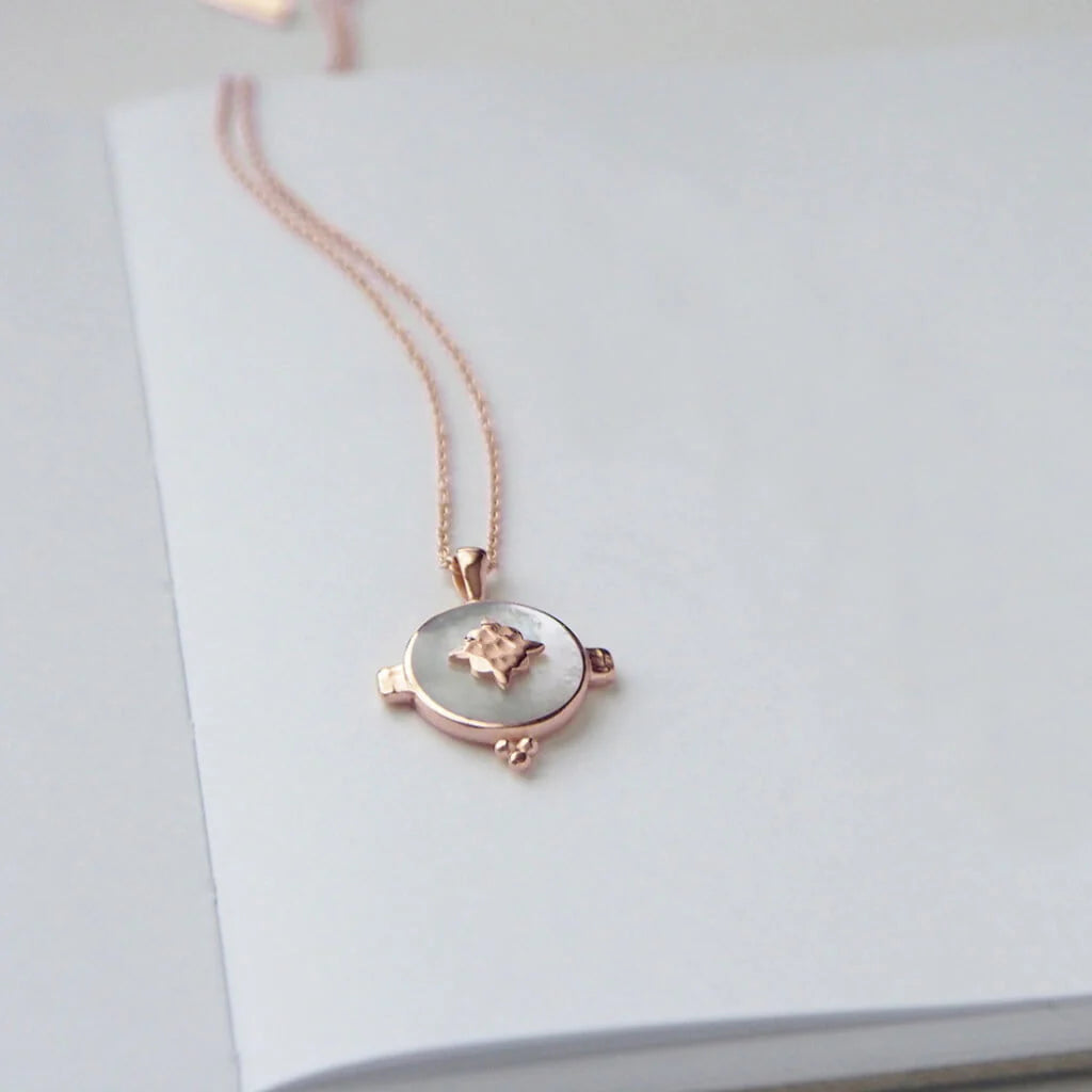 MURKANI OVAL NECKLACE WITH MOTHER OF PEARL ROSE GOLD
