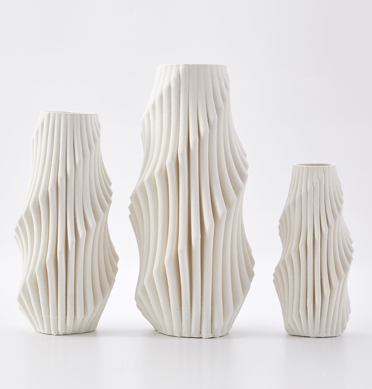 THE FOUNDRY PLUME VASE SMALL IVORY