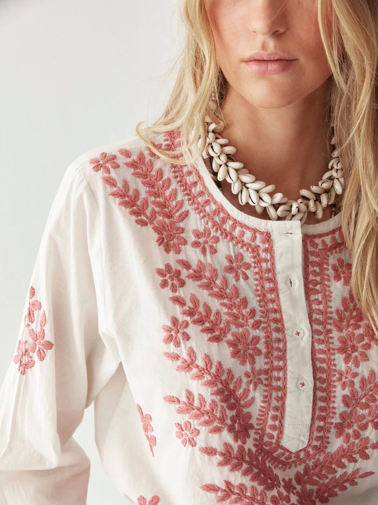 MAISON HOTEL SHYLA BLOUSE CHIKAN BLOSSOM
