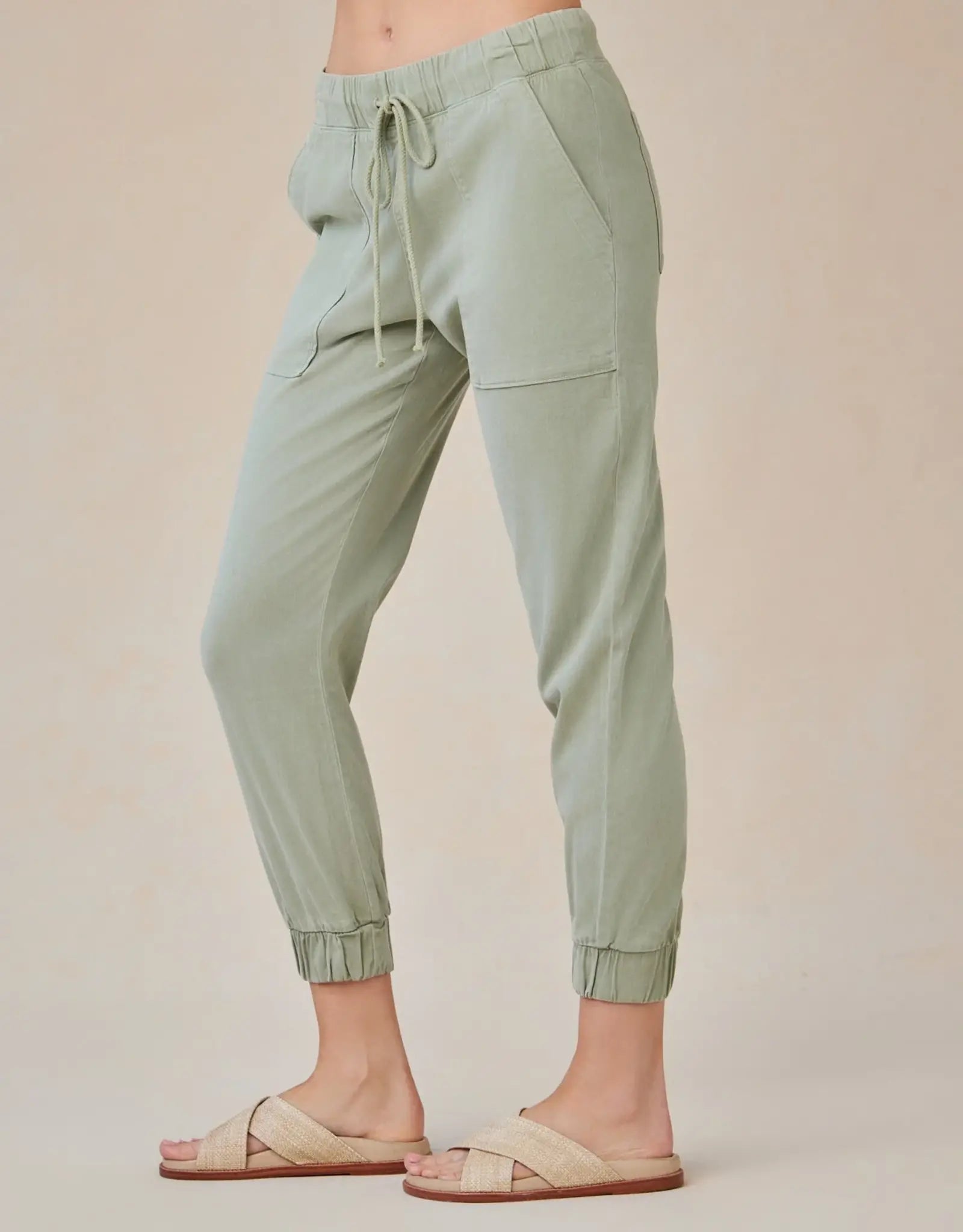 BELLA DAHL POCKET JOGGER - OLIVE GROVE