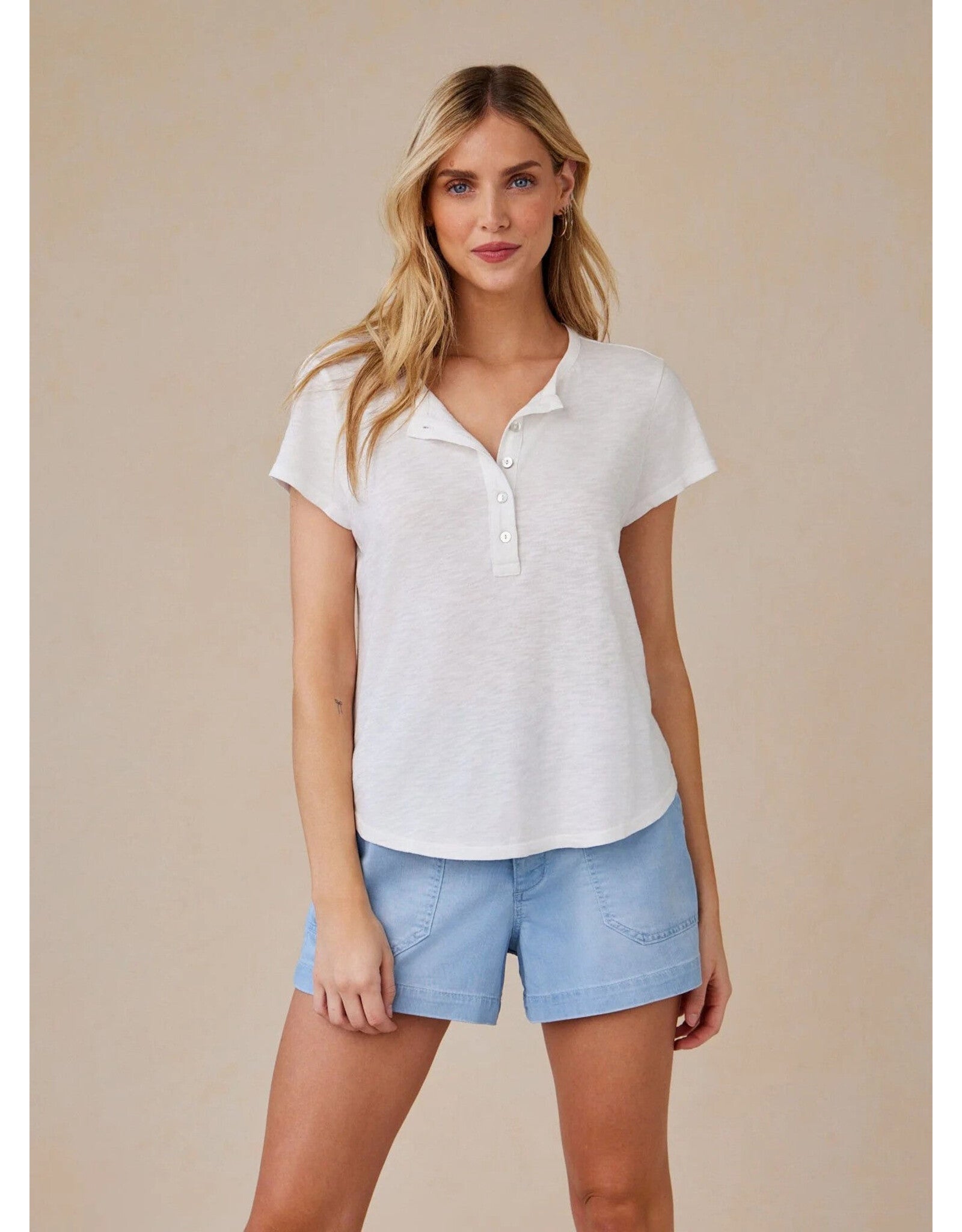 BELLA DAHL SHORT SLEEVE HENLEY - WHITE