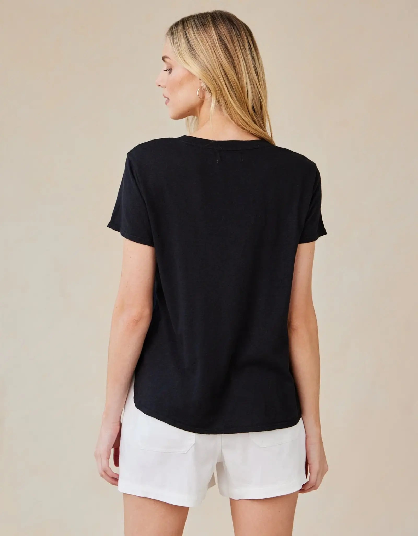 BELLA DAHL V NECK TEE - BLACK