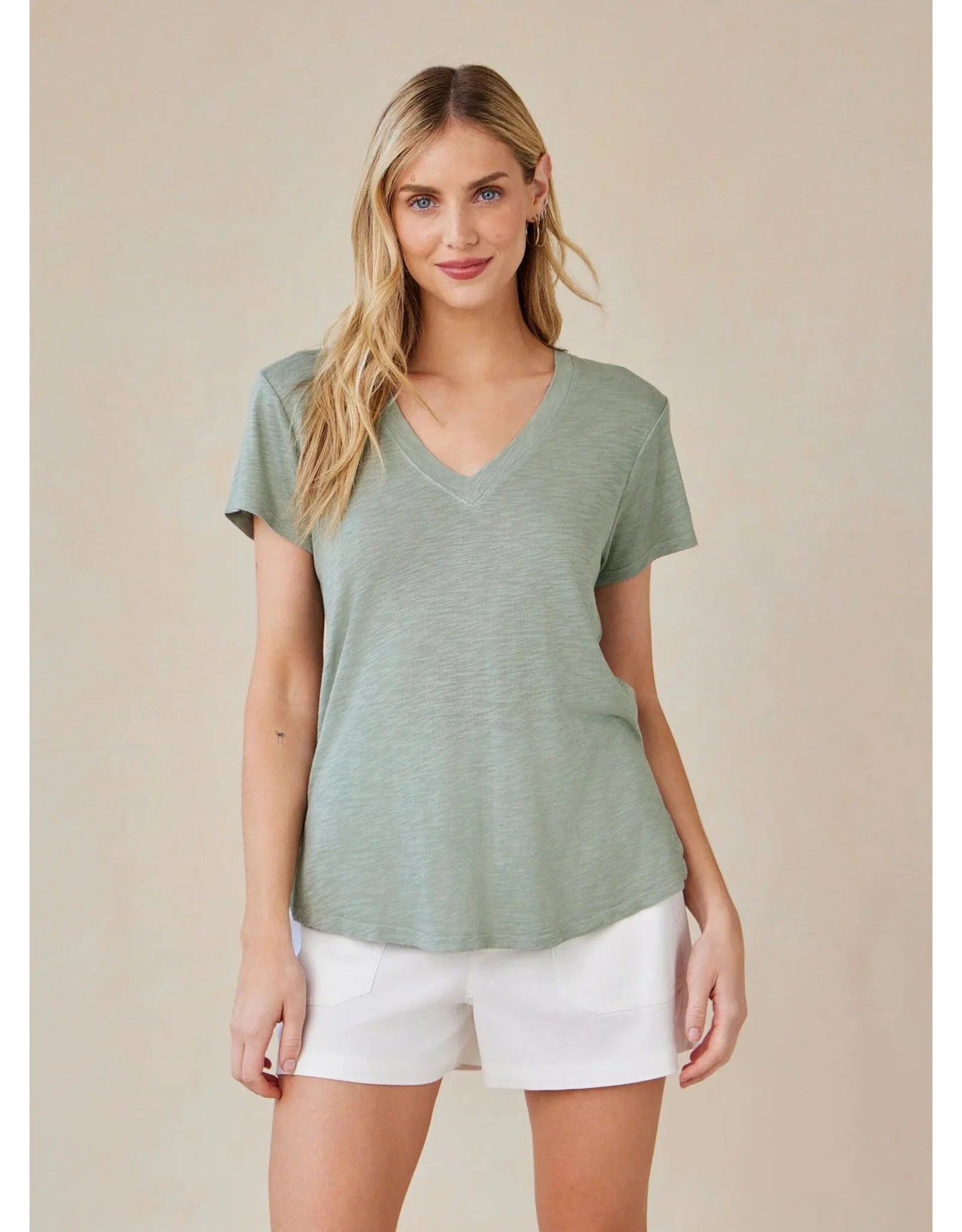 BELLA DAHL V NECK TEE - OLIVE GROVE