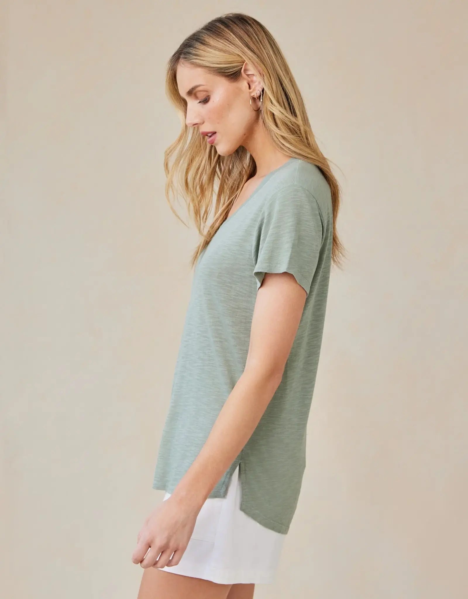 BELLA DAHL V NECK TEE - OLIVE GROVE