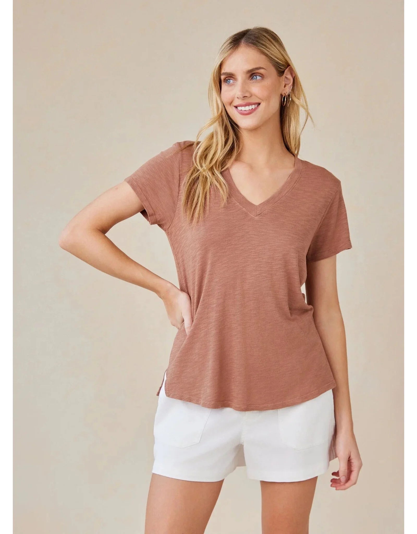 BELLA DAHL V NECK TEE - TERRACOTTA