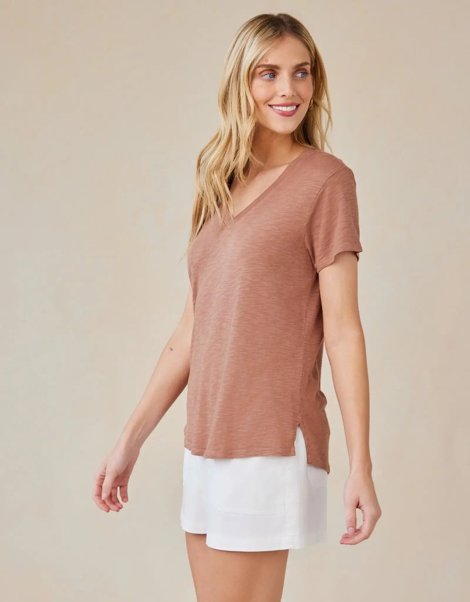 BELLA DAHL V NECK TEE - TERRACOTTA