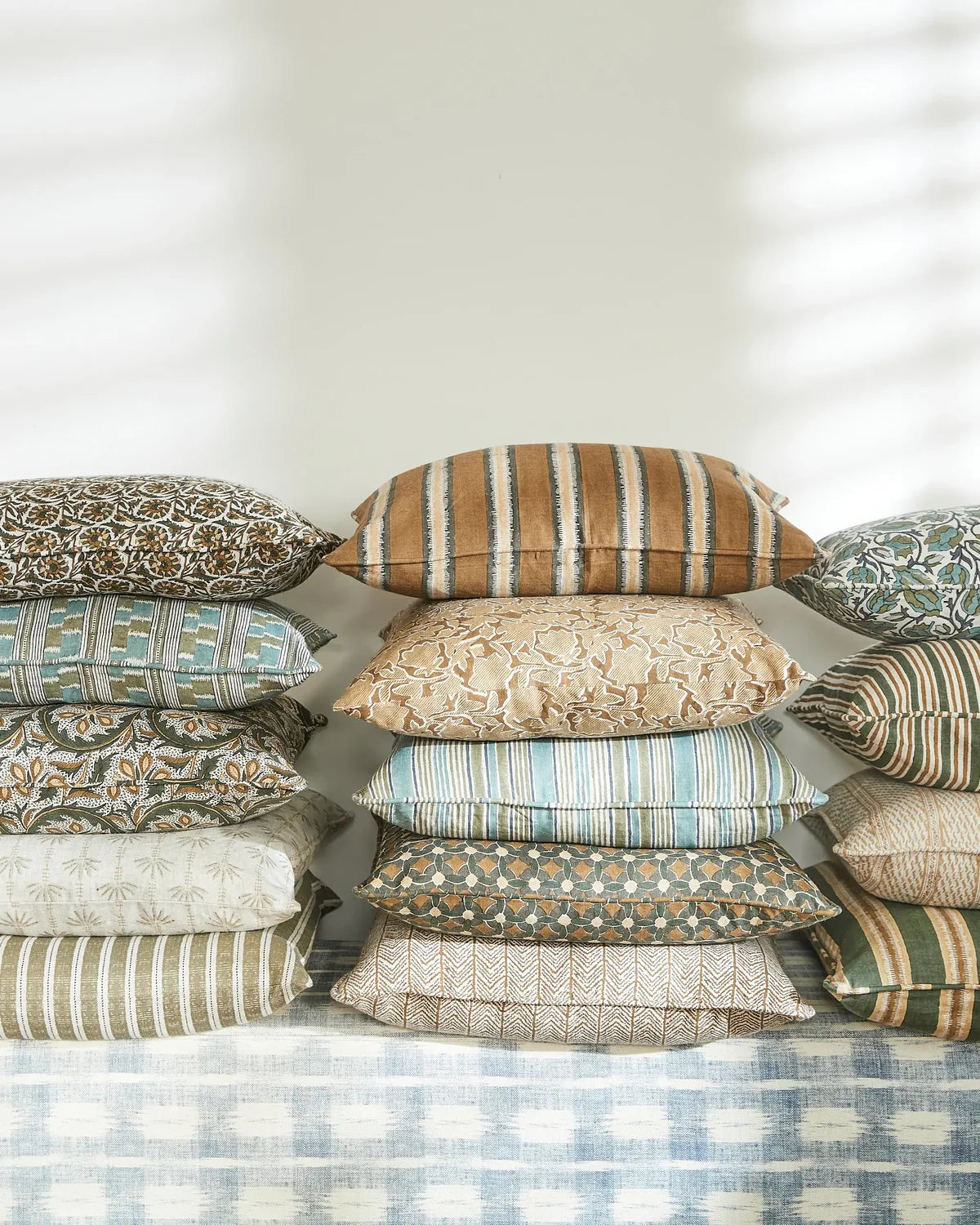WALTER G CHOWK SLATE LINEN CUSHION