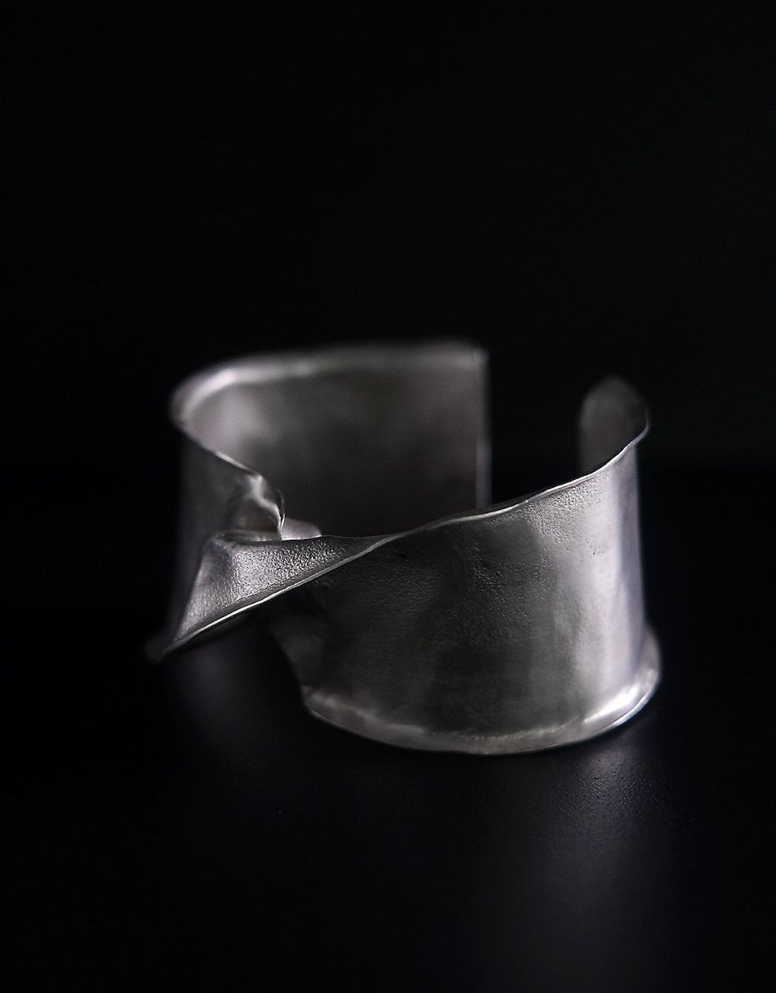 EWA TWIST CUFF SILVER