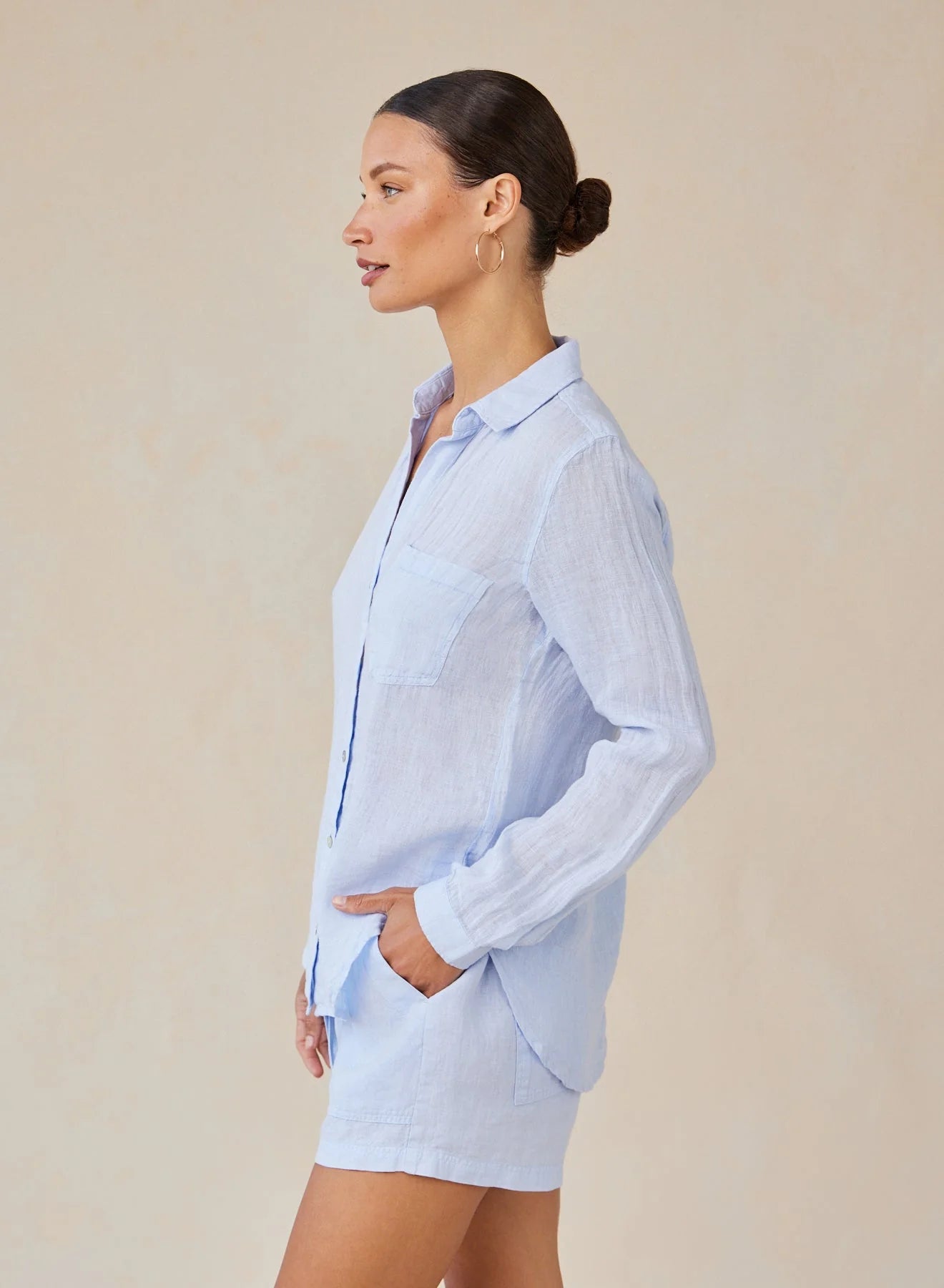 BELLA DAHL POCKET LINEN BUTTON DOWN SHIRT PERENNIAL BLUE