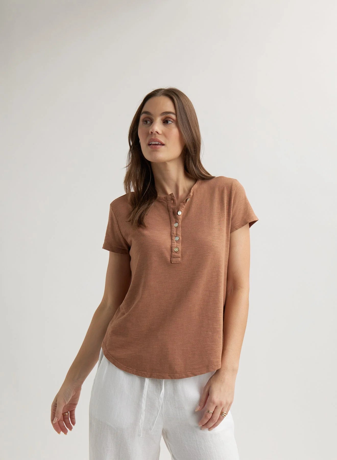 BELLA DAHL SHORT SLEEVE HENLEY - TERRACOTTA