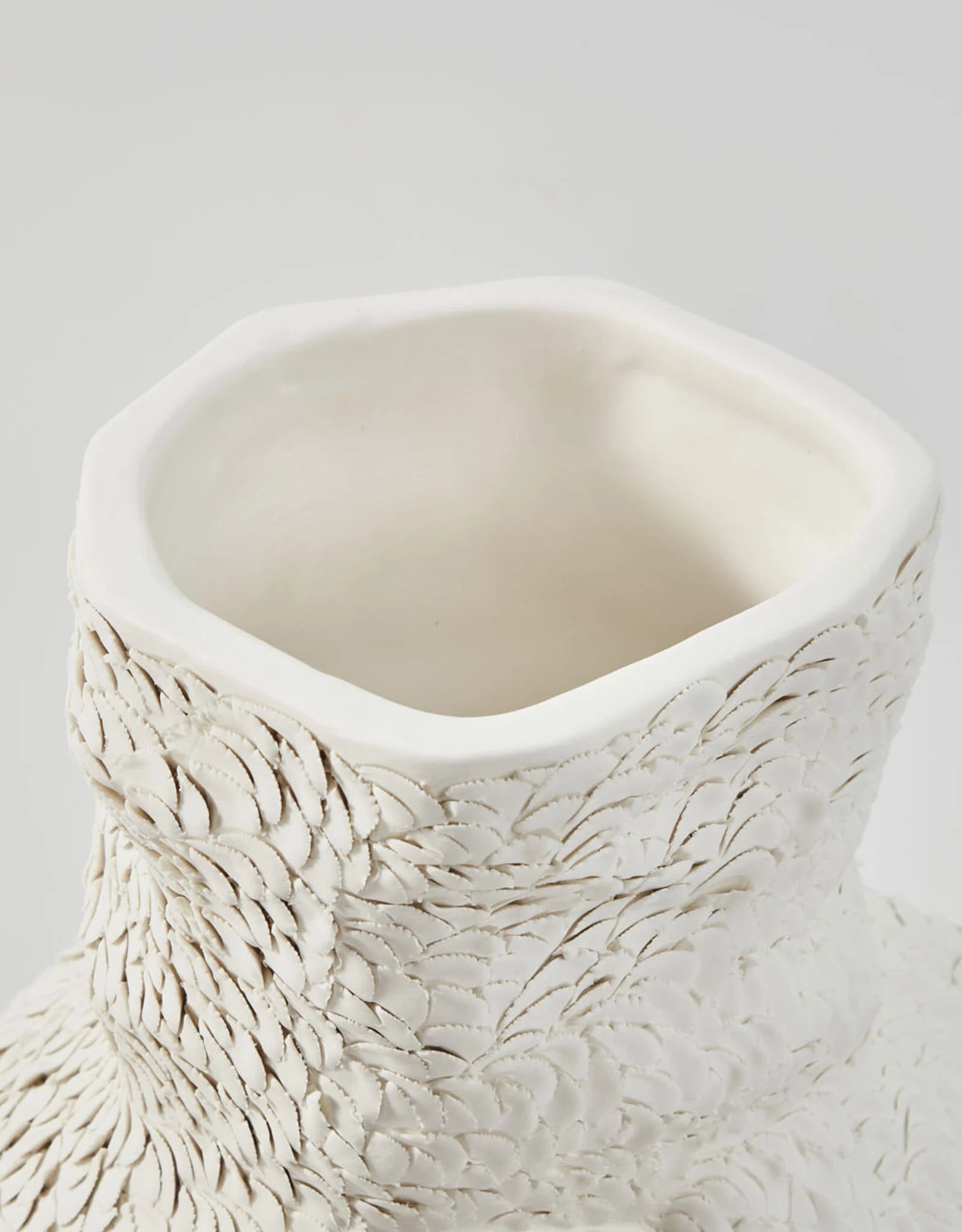 THE FOUNDRY ALYSIUM VASE MEDIUM - IVORY