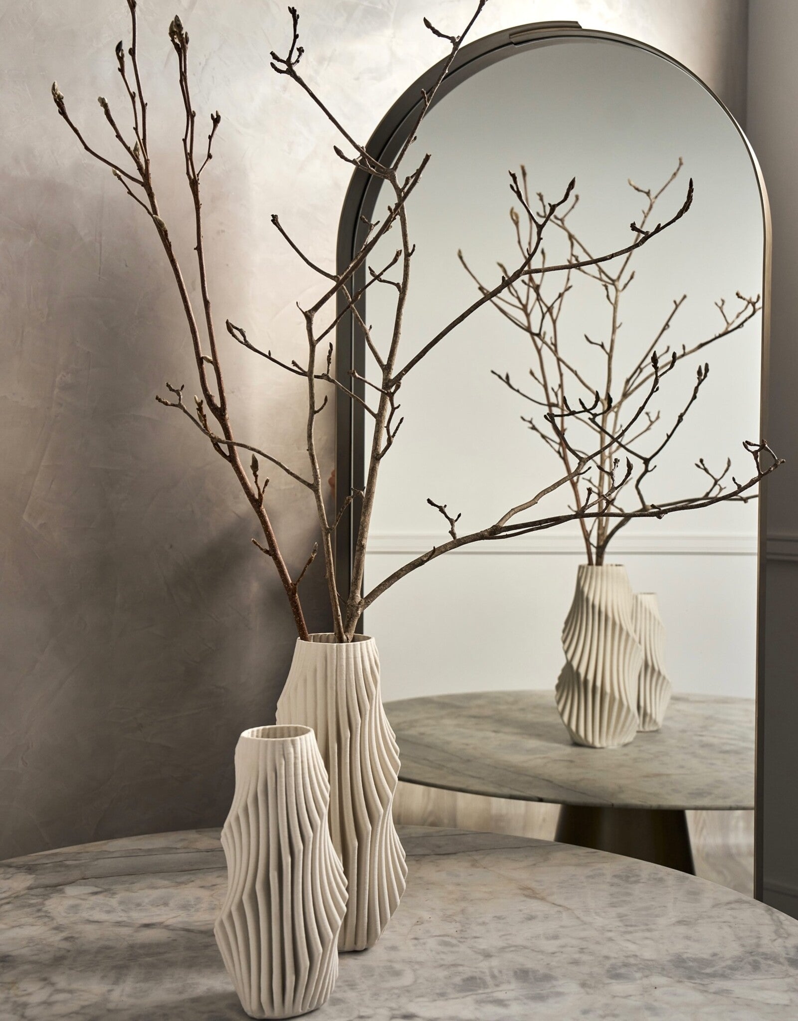 THE FOUNDRY PLUME VASE SMALL IVORY