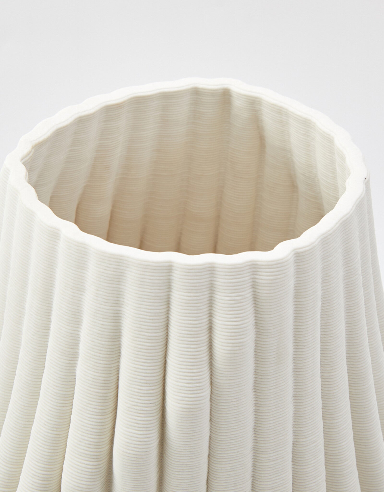 THE FOUNDRY PLUME VASE SMALL IVORY