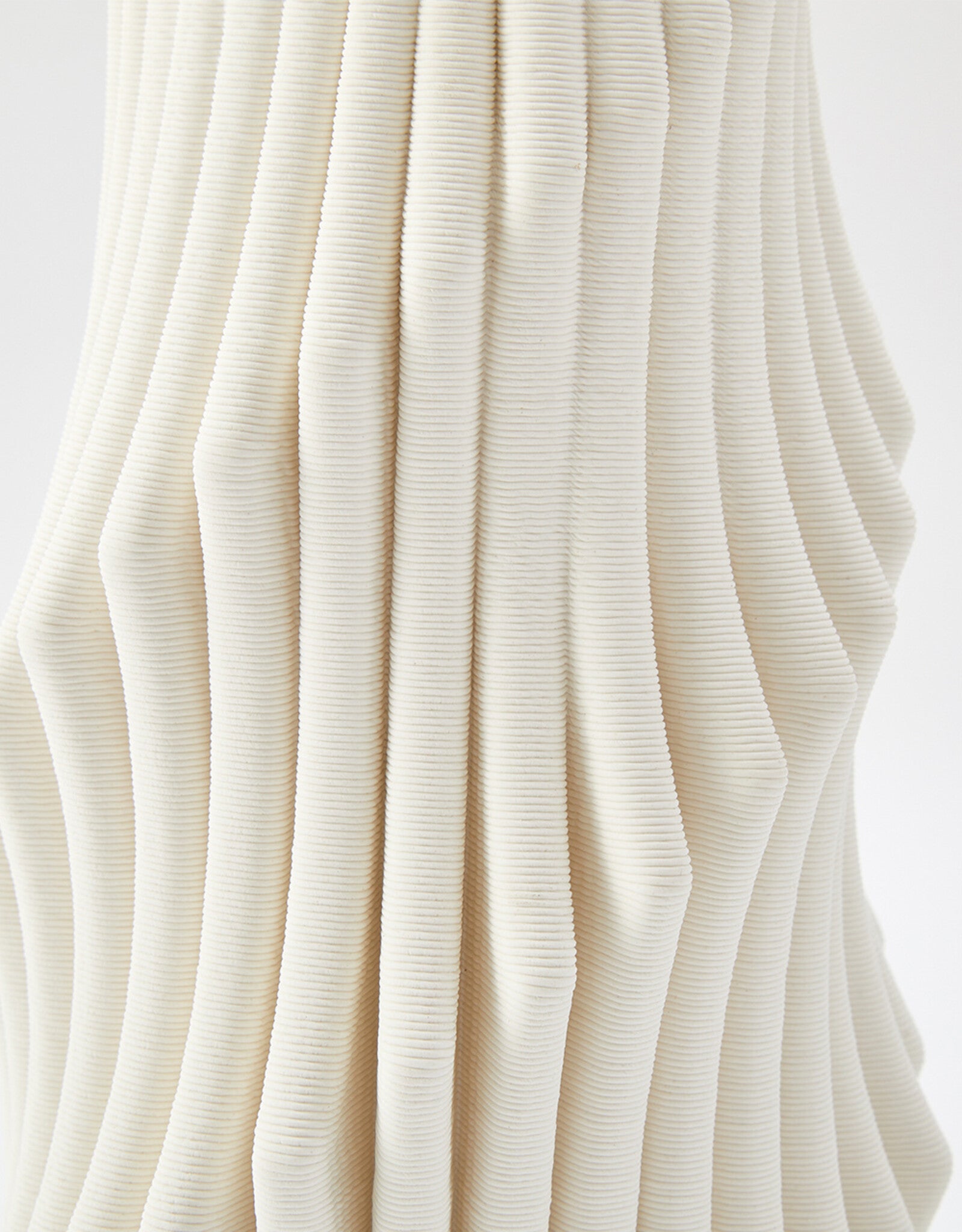 THE FOUNDRY PLUME VASE SMALL IVORY