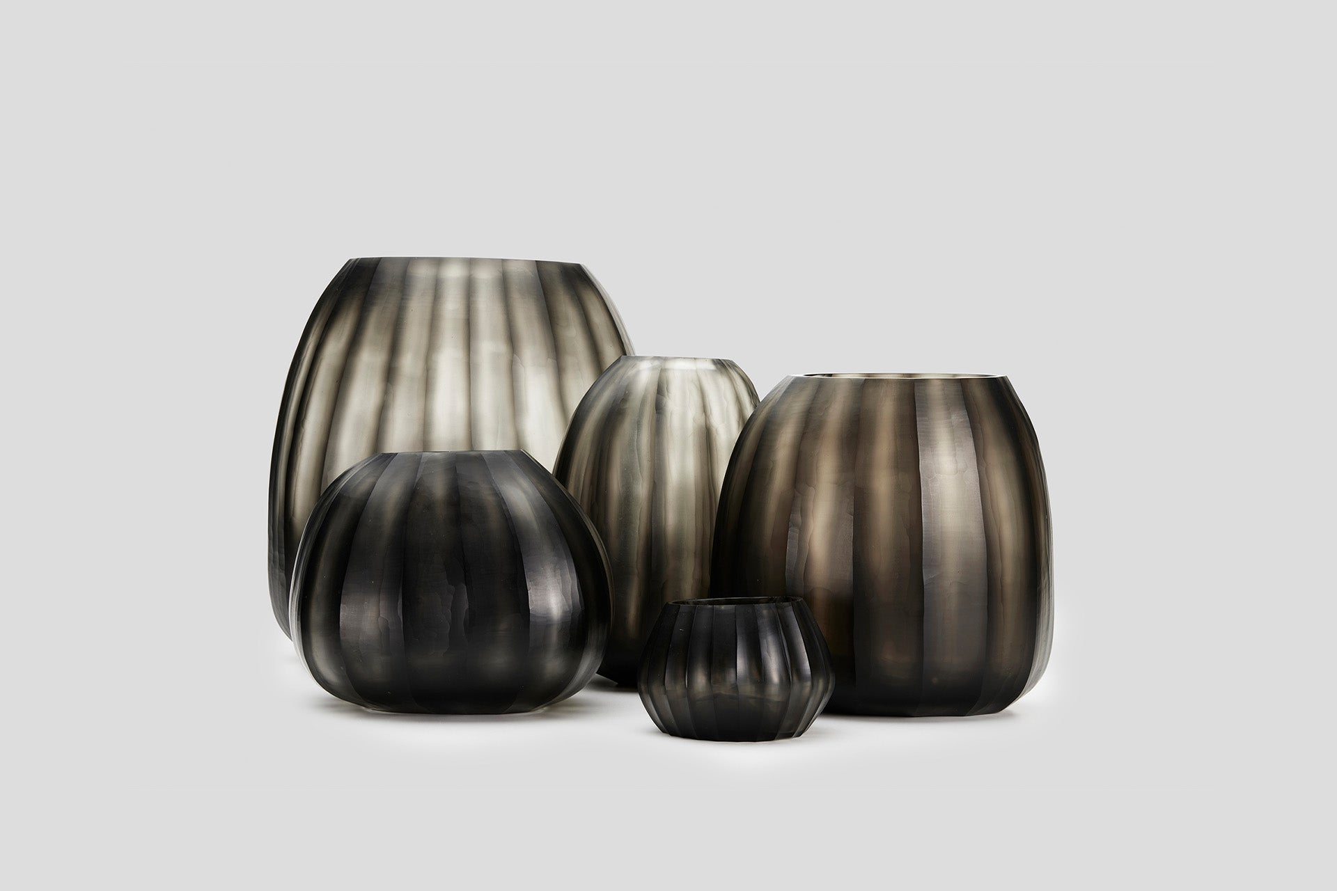 THE FOUNDRY AURA VASE XSMALL SMOKE